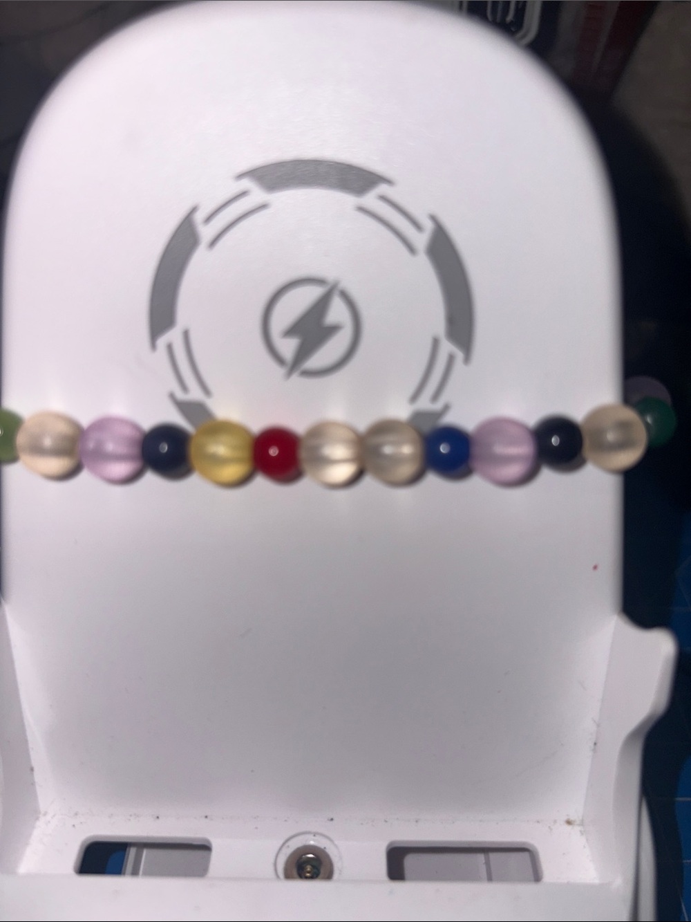 Random beads on a stream